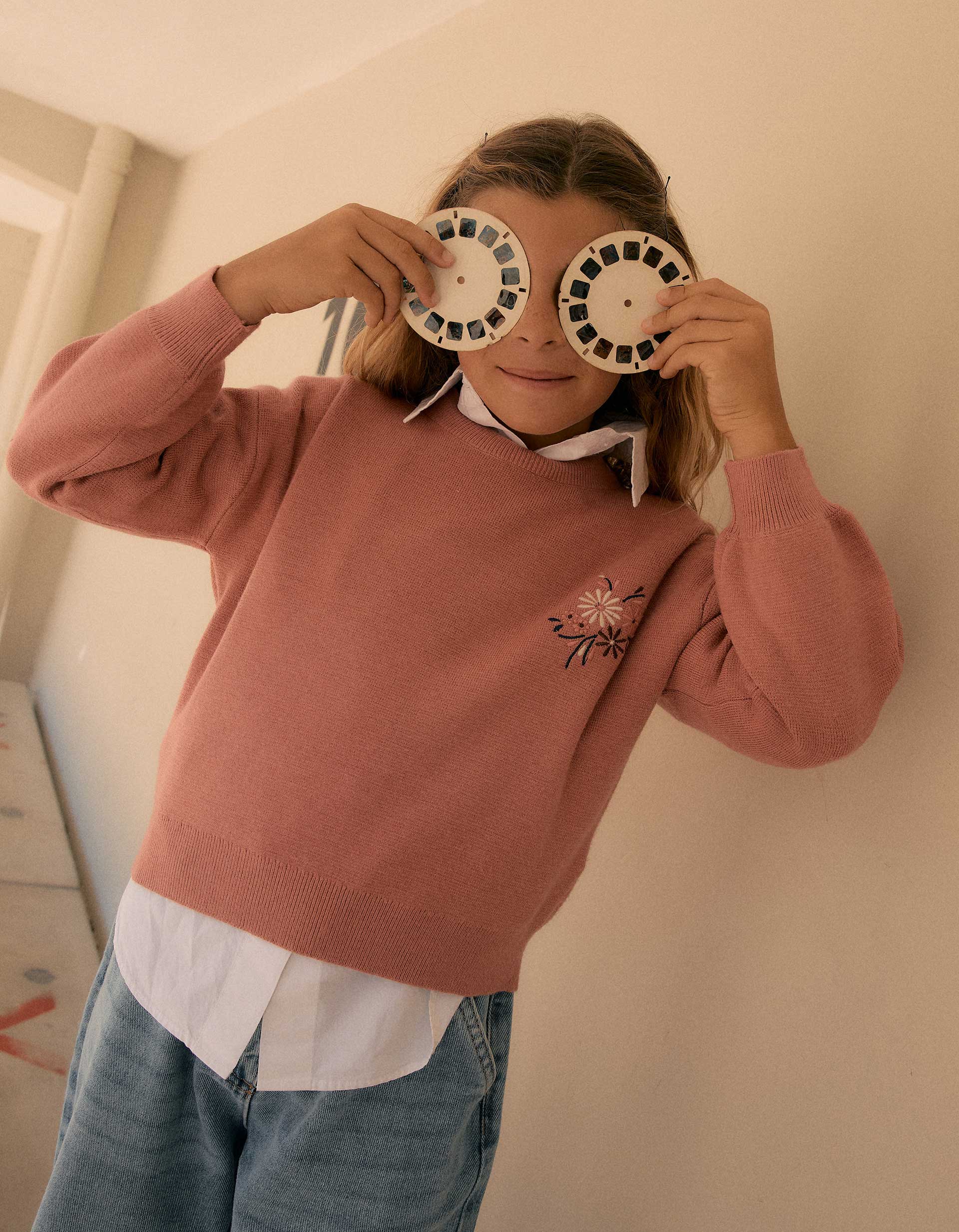 Knitted jumper with embroidered flowers for girls, pink
