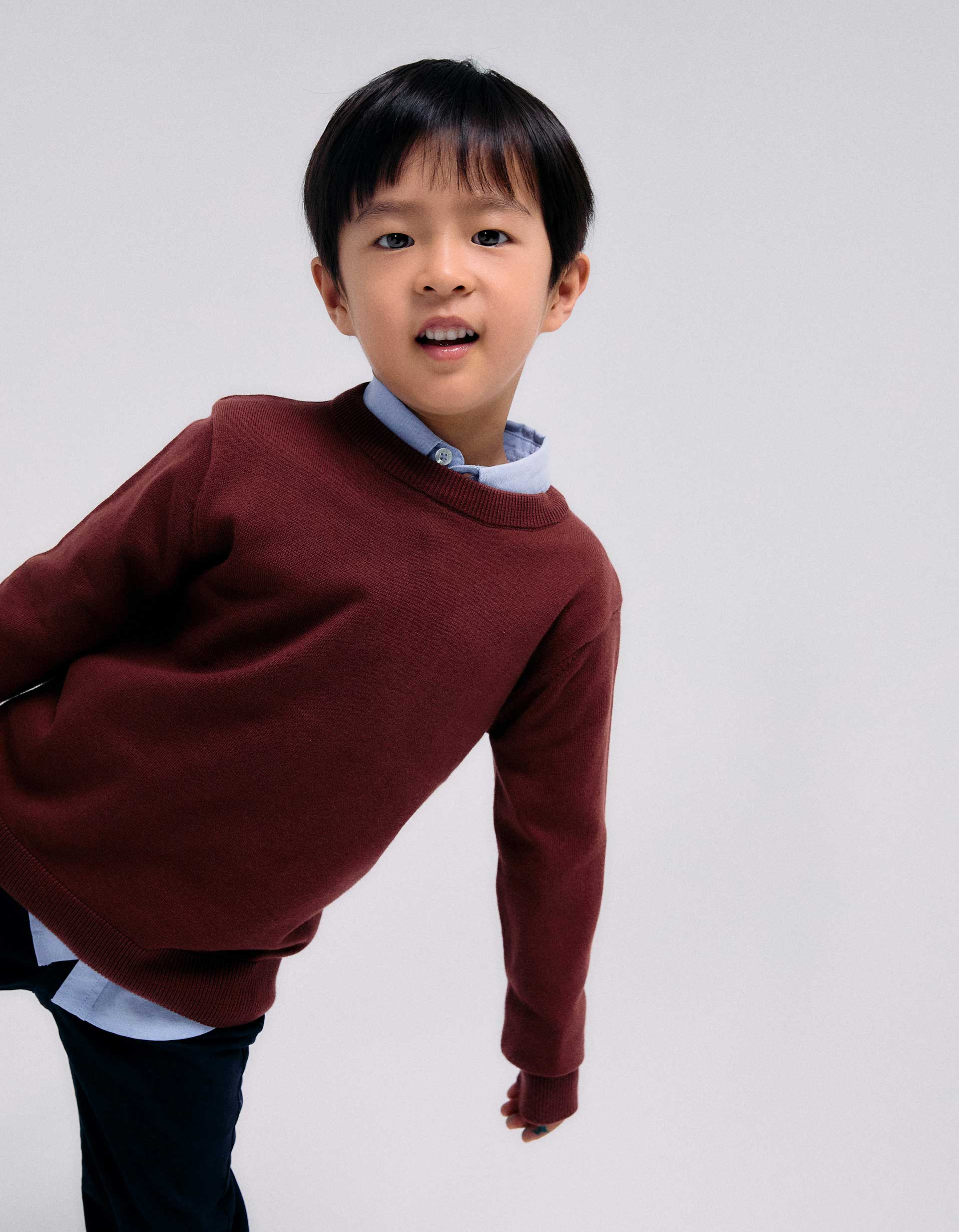 Knitted jumper with ribbed ends for boys, brown